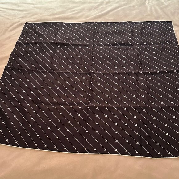 Prada 90 x 90 cm Silk Scarf with Box (never worn) - Picture 5 of 9